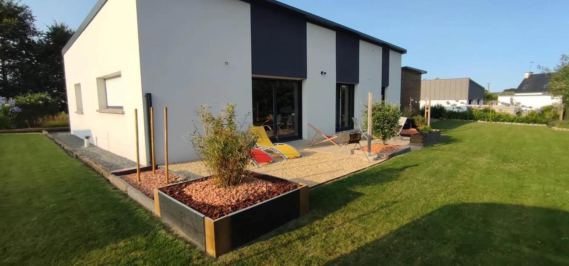 Maison Recente Avec Jardin. Plourhan 0*,